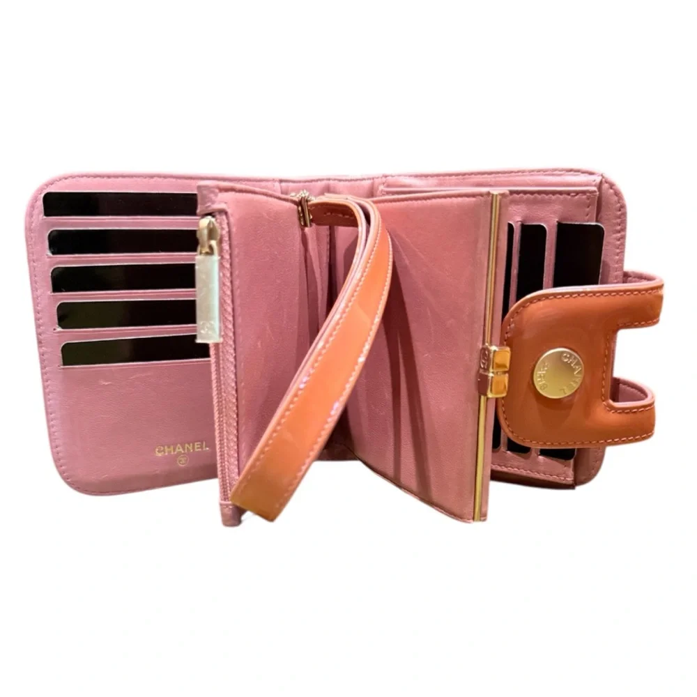 Rare CHANEL Luxurious Pink Quilted CC Patent Leather Bag Wristlet Vtg ⭐️⭐️⭐️⭐️⭐️